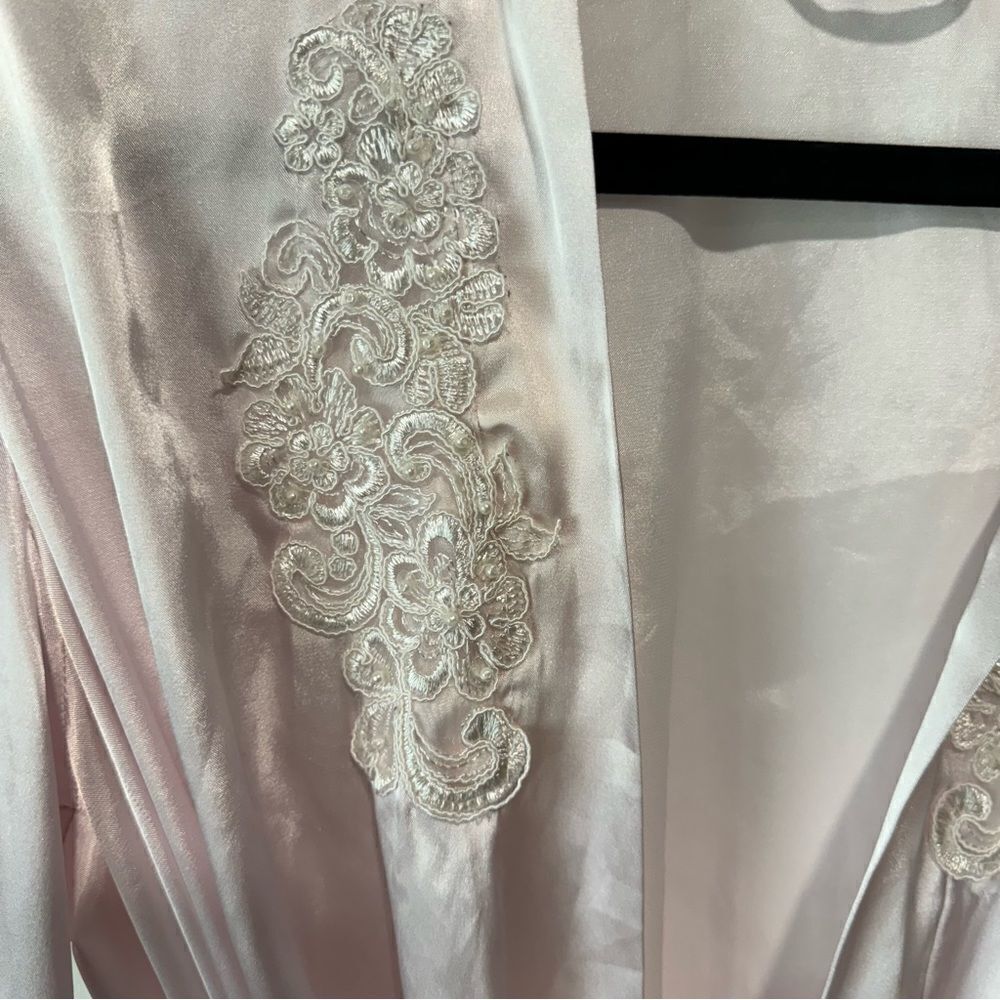 Linea Donatella Vintage Old Hollywood Pearl Lace Satin Long Robe - Picture 5 of 11